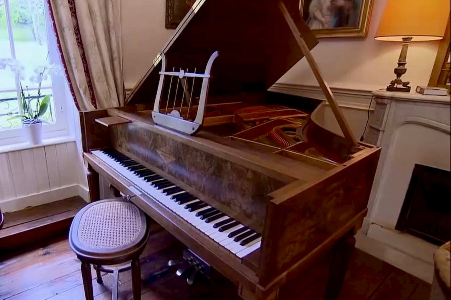 Piano Salon