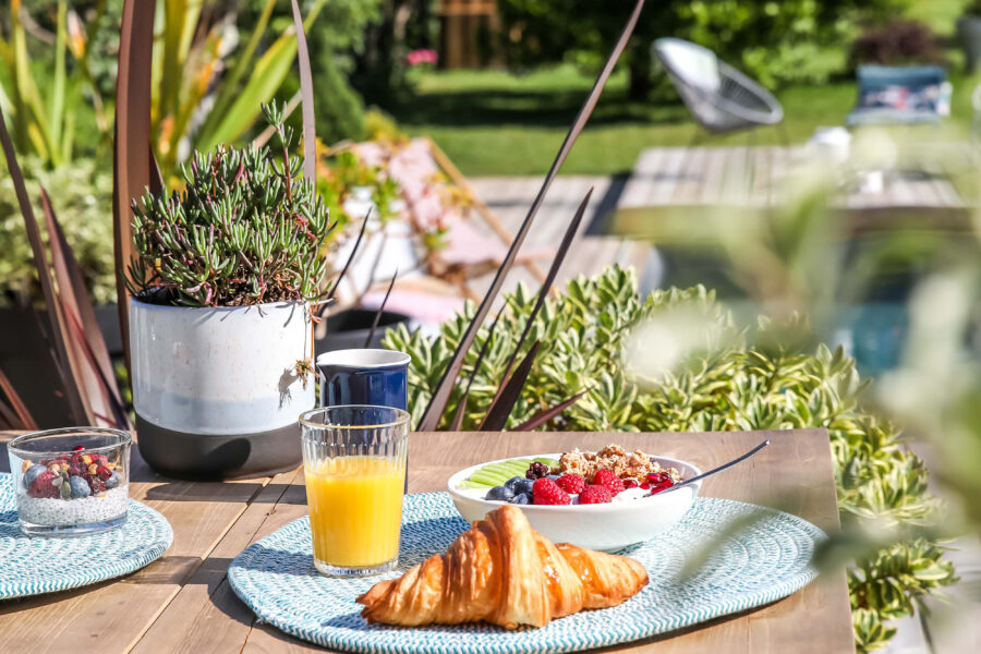 M-la-madeleine-Petit dejeuner jardin