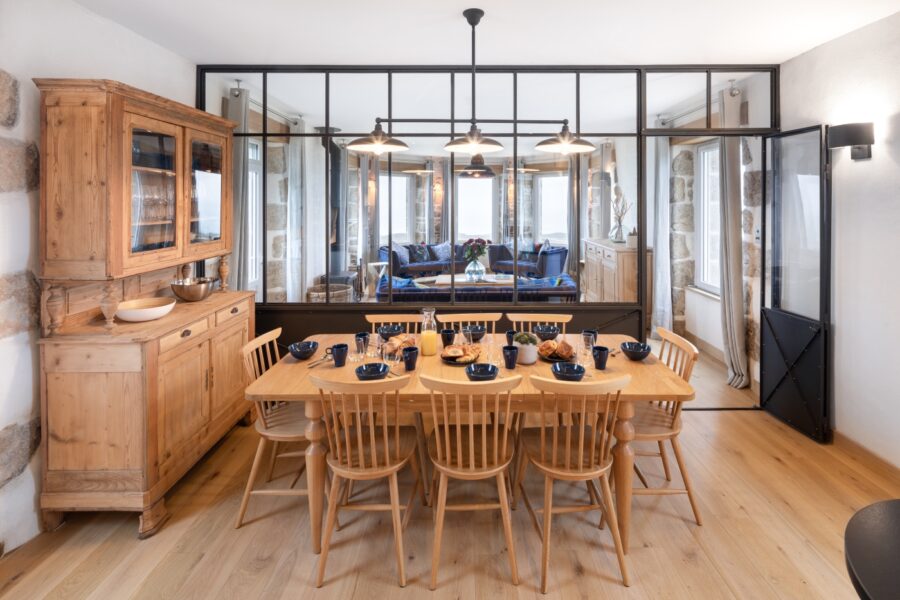 gite-de-charme-bord-de-mer-table-avec-vue-mer